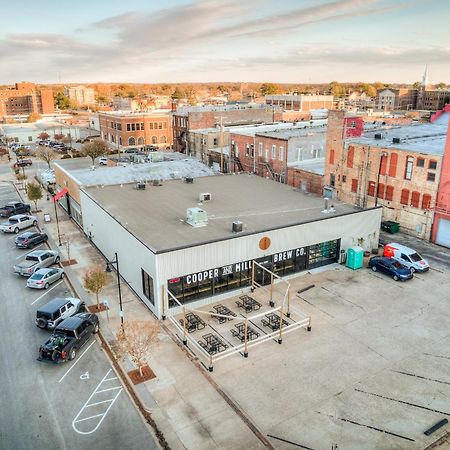 Deluxe Studio In Historic Downtown Building! バートルズビル エクステリア 写真