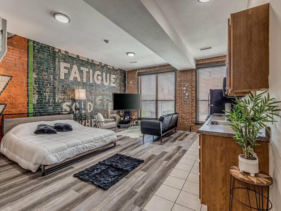 Deluxe Studio In Historic Downtown Building! バートルズビル エクステリア 写真
