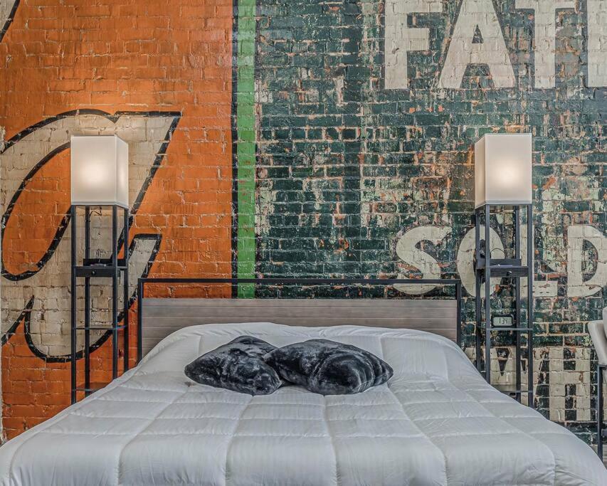 Deluxe Studio In Historic Downtown Building! バートルズビル エクステリア 写真