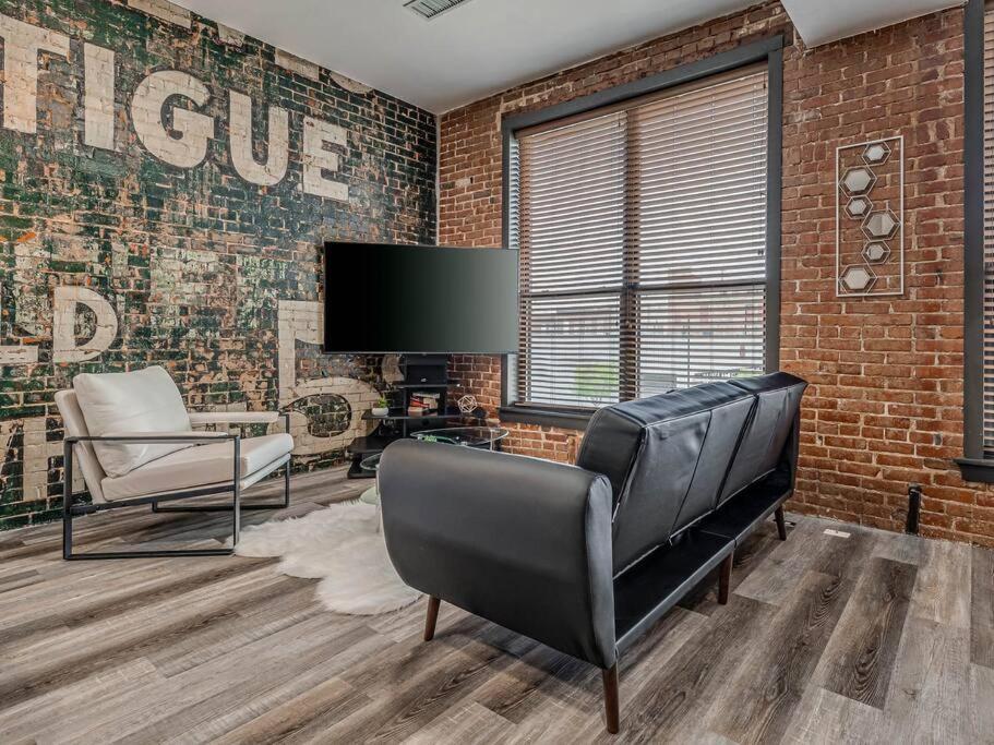 Deluxe Studio In Historic Downtown Building! バートルズビル エクステリア 写真