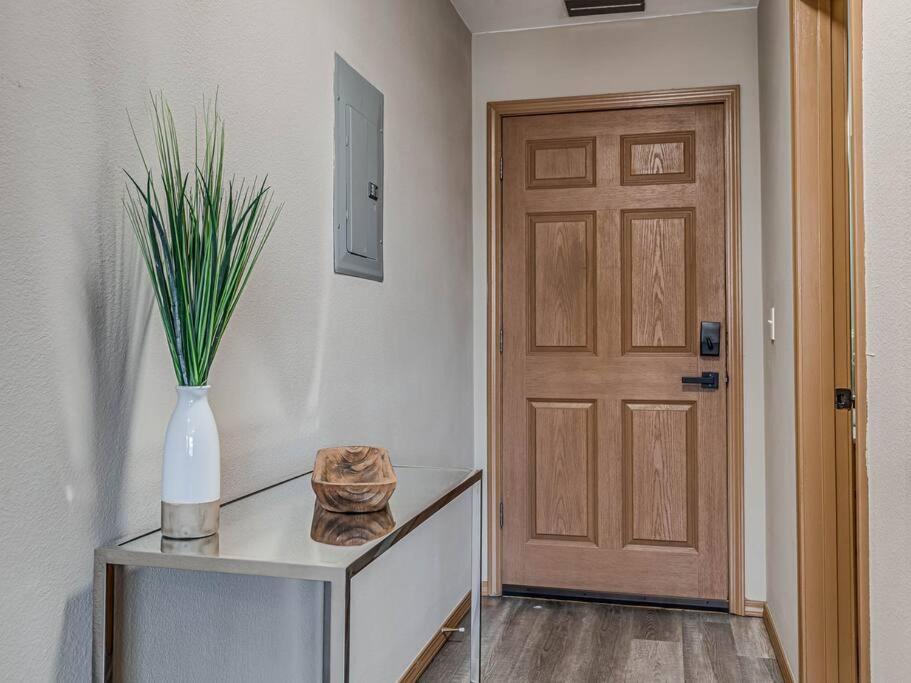 Deluxe Studio In Historic Downtown Building! バートルズビル エクステリア 写真