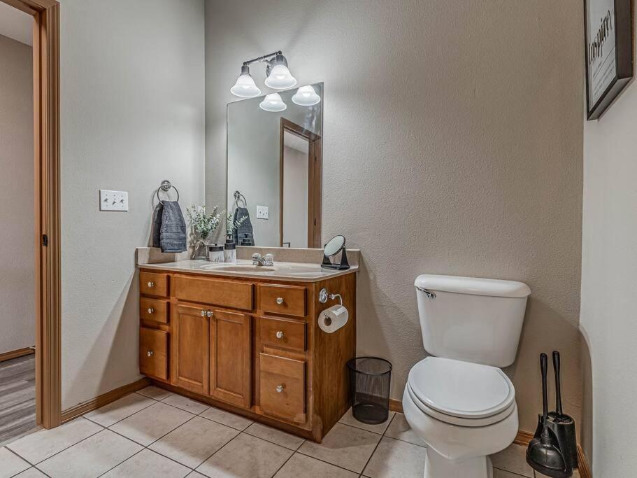 Deluxe Studio In Historic Downtown Building! バートルズビル エクステリア 写真