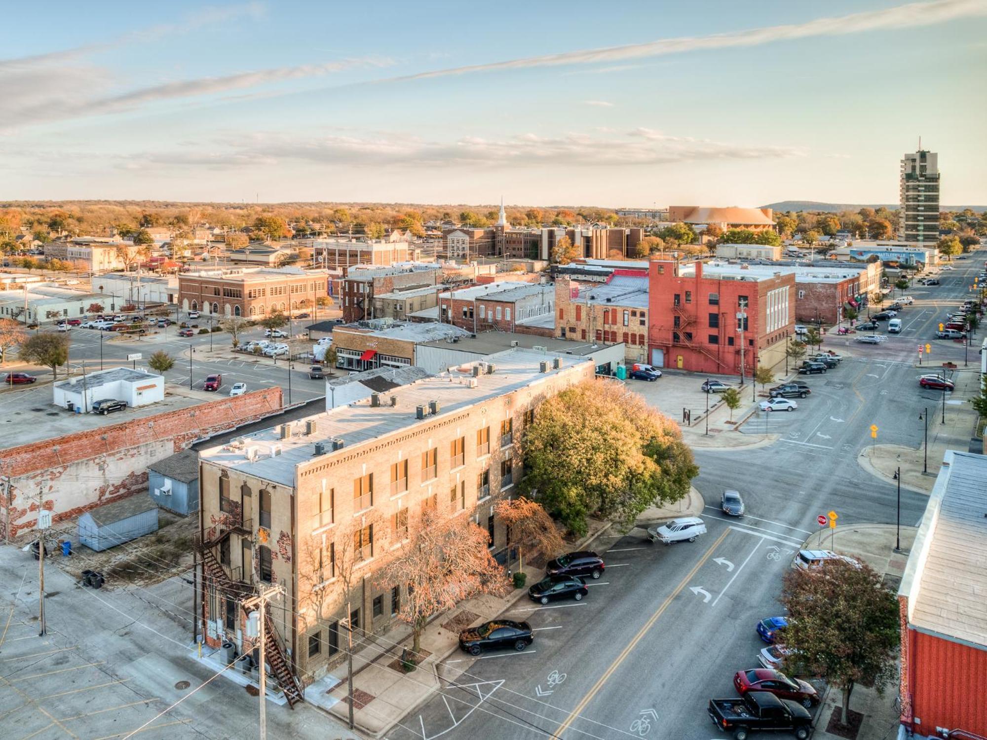 Deluxe Studio In Historic Downtown Building! バートルズビル エクステリア 写真
