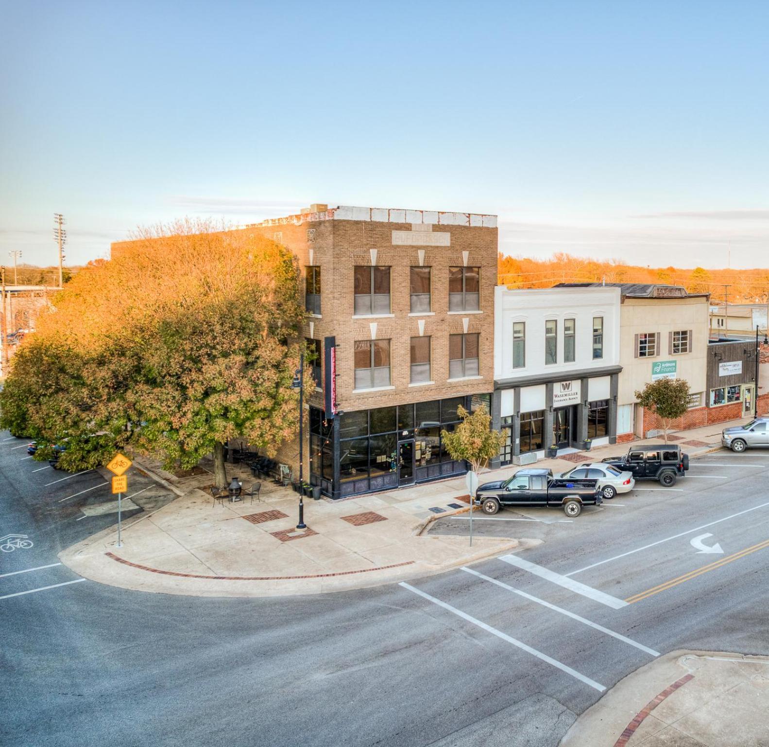 Deluxe Studio In Historic Downtown Building! バートルズビル エクステリア 写真